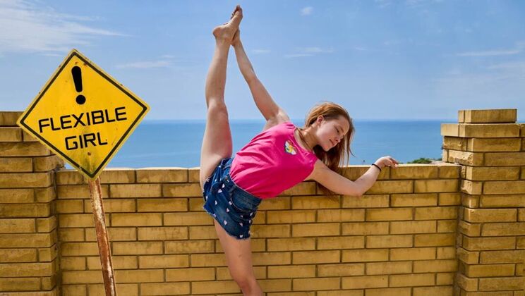 [ClubSweethearts] - Nicole Murkovski: The Flexible Brunette - Nicole Murkovski