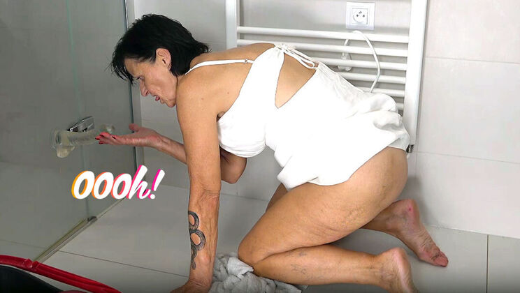 [Grandmams] - Afterparty Cleanup Leads to Solo Masturbation - Cocco Grand