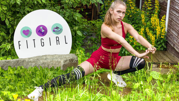 [ClubSweethearts] - Nika Murr's Pussy Gets Exposed Outdoors - Nika Murr