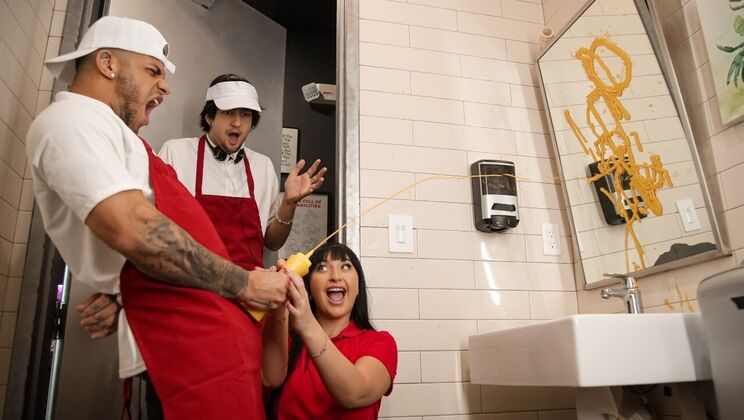 [RKPrime] - Amateur Latina Gets Facial in Restaurant - Mike Ox - Aleksa Mink