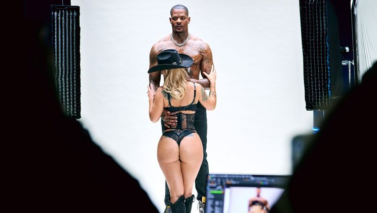 Swamp Barbee Shows Her Tattooed Body And Fucks Jason Luv In Reverse Cowgirl